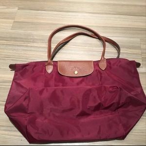 Longchamp Le pilage Tote in Maroon color